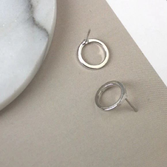 NEW!💙💎MINI MINIMALIST MODERN CIRCLES💎💙SILVERY! - Picture 5 of 6